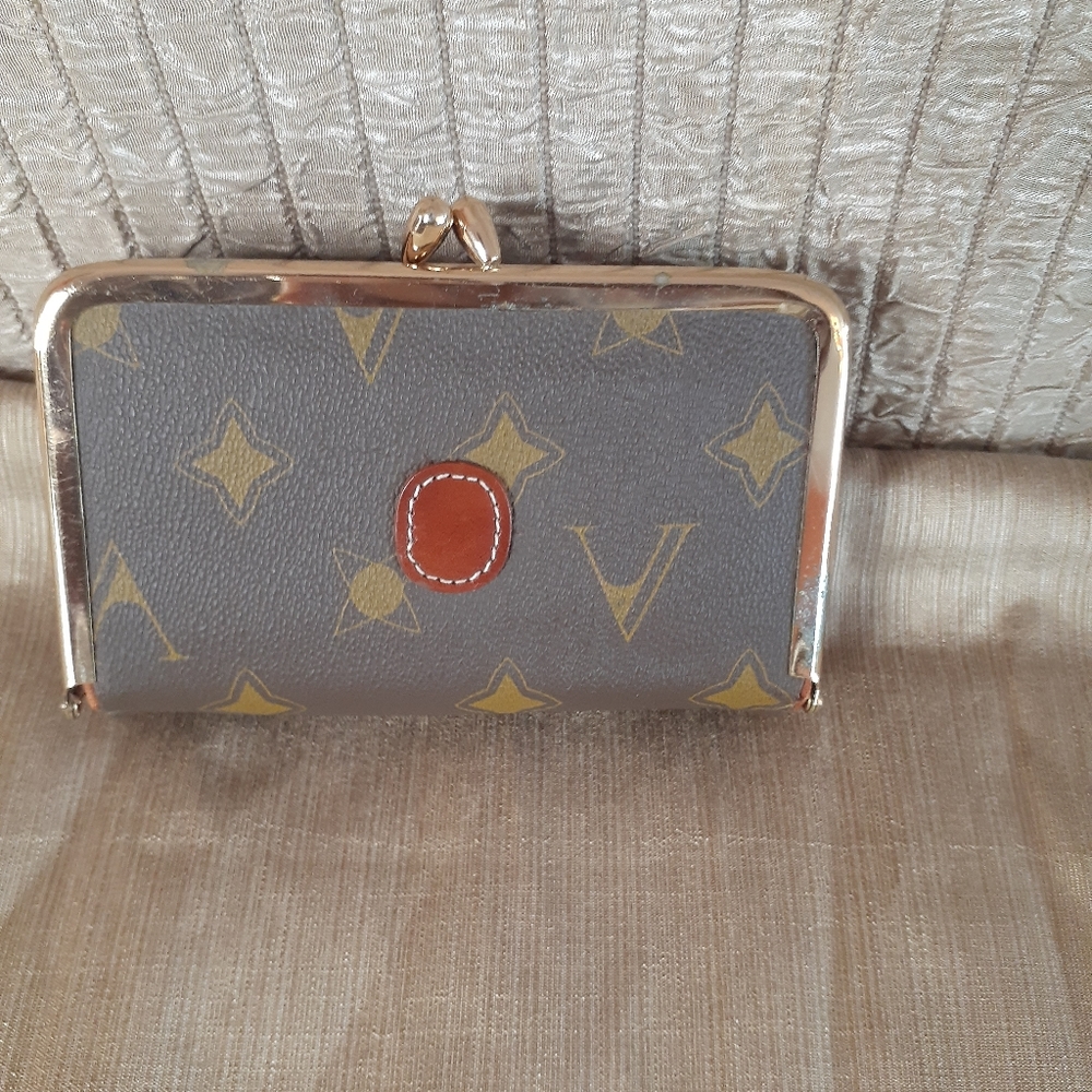 Vespucci monogram vintage kisslock wallet